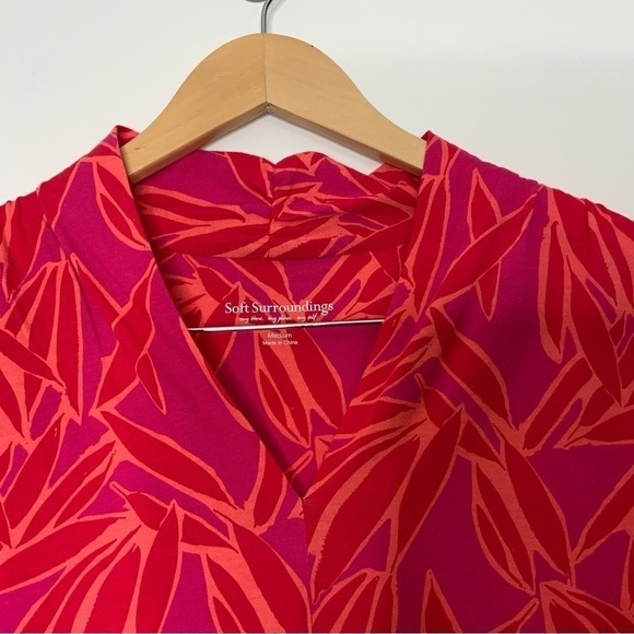 Soft Surrounding. Twilight Luau Twisted Front Blouse. Bright Rose Abst. Size Med - Picture 3 of 8